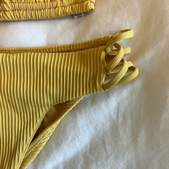 Luli fama bikini - Picture 4 of 5